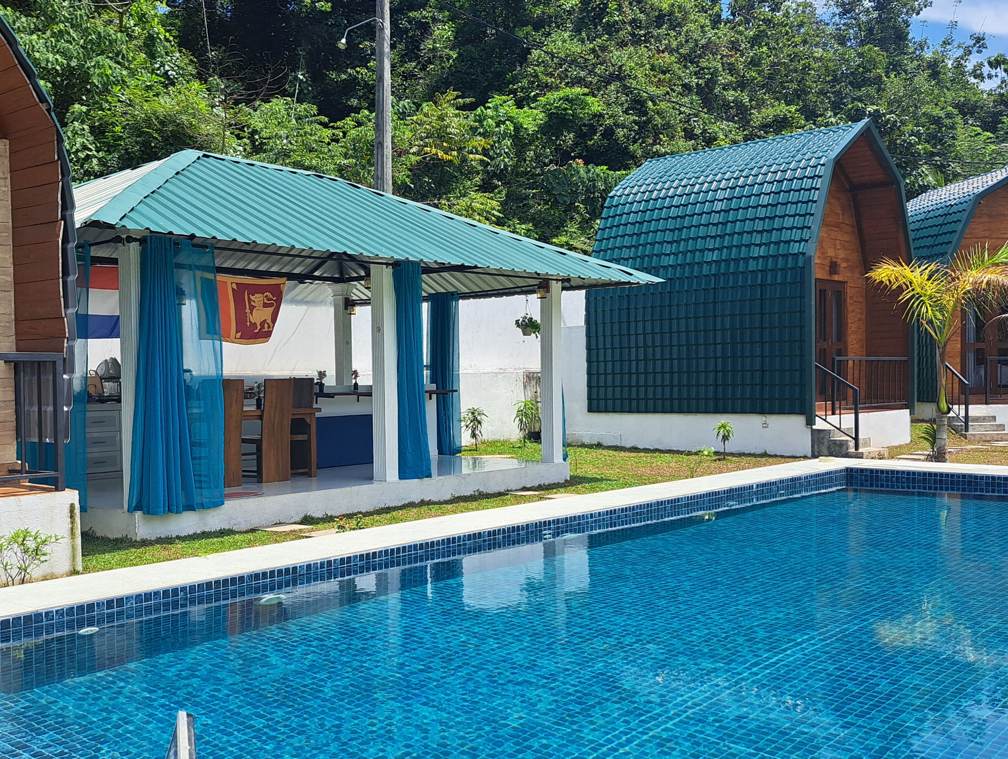 zwembad kitchen cabana